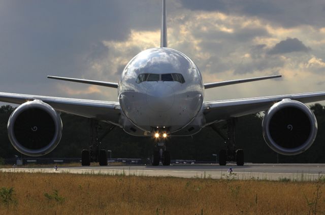 BOEING 777-200LR (D-AALG)