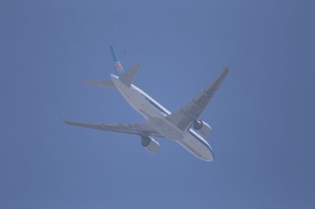 BOEING 777-200LR (B-2072)