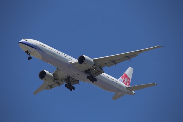 BOEING 777-300ER (B-18001)