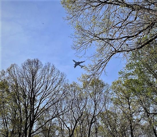 Boeing 747-200 (VC25A) - VC25A training around Piedmont Triad International Airport as seen from a Greensboro back yard. 