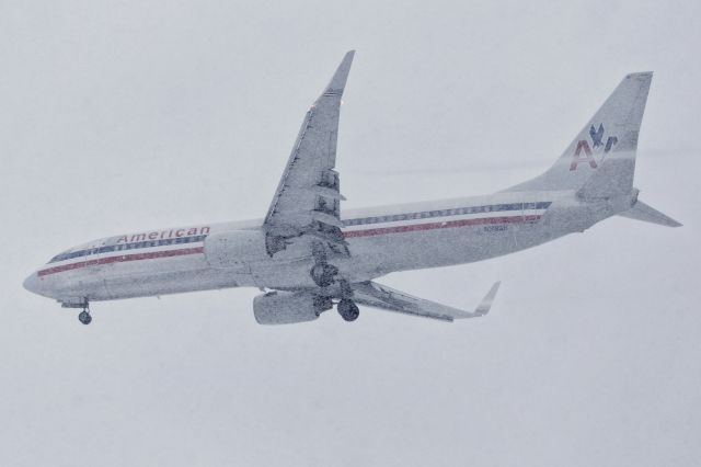 Boeing 737-800 — - What snow?