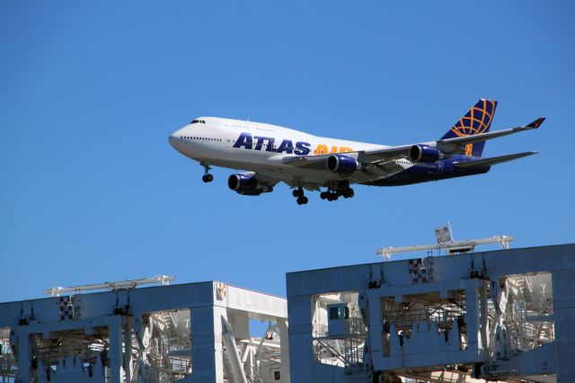 Boeing 747-400 (N465MC) - Landing at Logan Airport (KBOS)