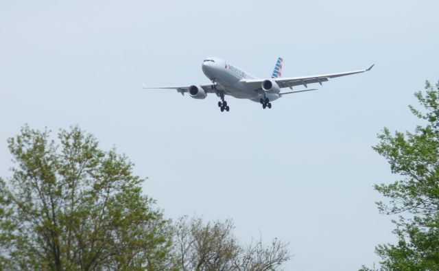 Airbus A330-200 (N291AY) - Shown here is an American Airline Airbus A330-200 a few moments until landing in the Spring of 2017.