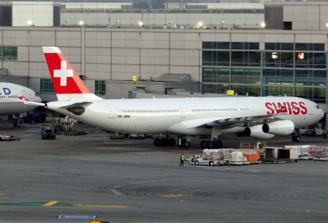 Airbus A340-300 (HB-JMM)