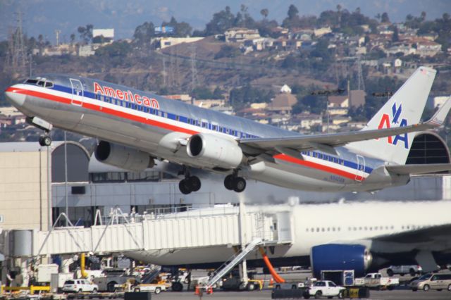 Boeing 737-800 (N942AN)