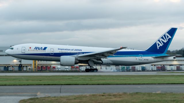 Boeing 777 (JA717A)