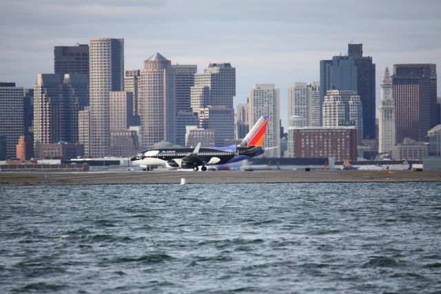 Boeing 737-700 (N715SW) - Shamu about to take off