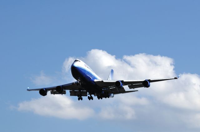 Boeing 747-200 — - Blue sky,White cloud,I love B747.