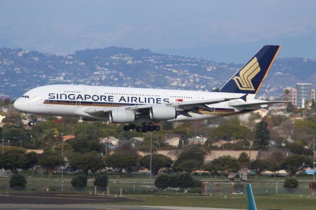 Airbus A380-800 (9V-SKH)