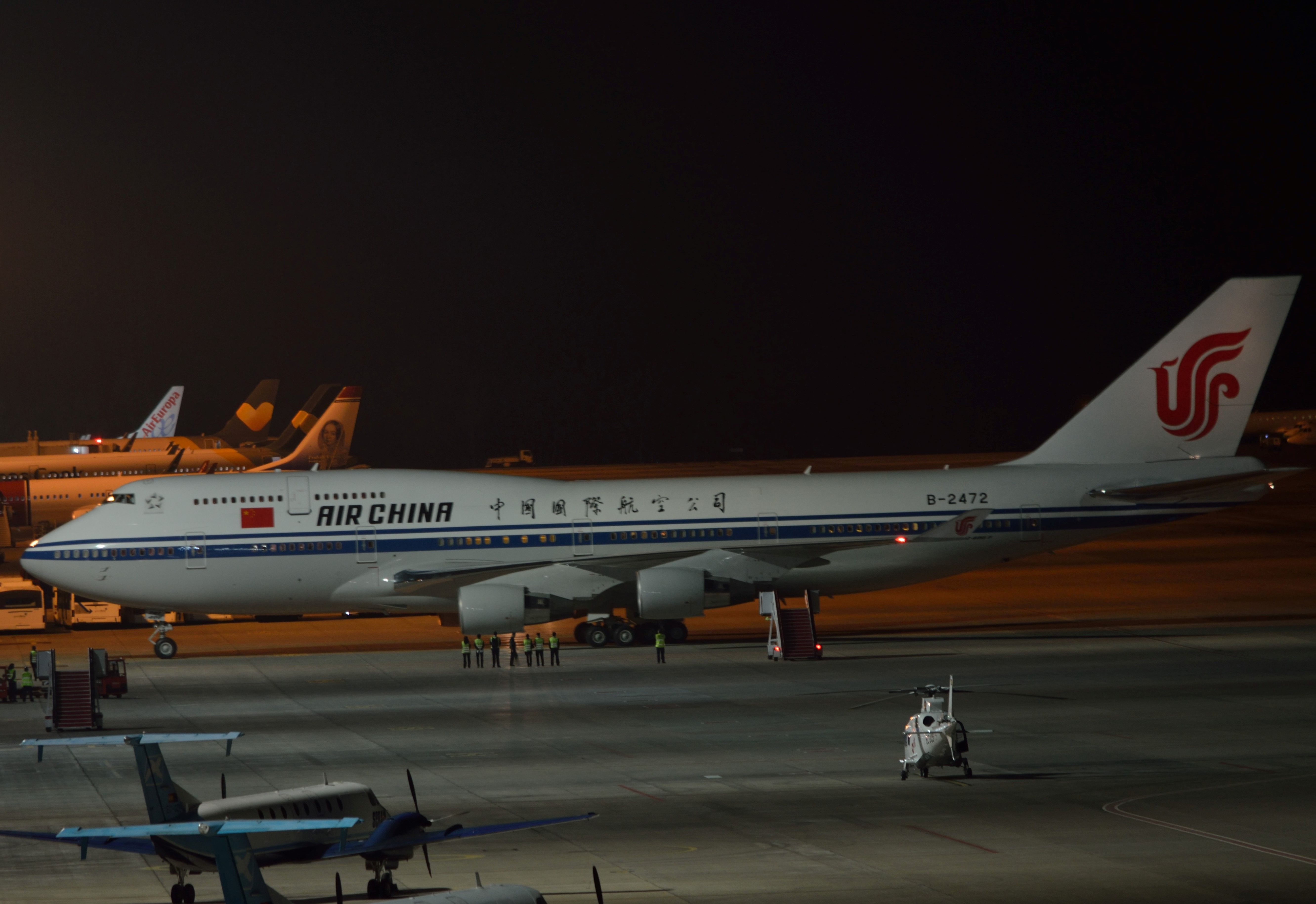 Boeing 747-400 (B-2472) - Visit of the Chinese president to Gran Canaria, brought two Boeing 747