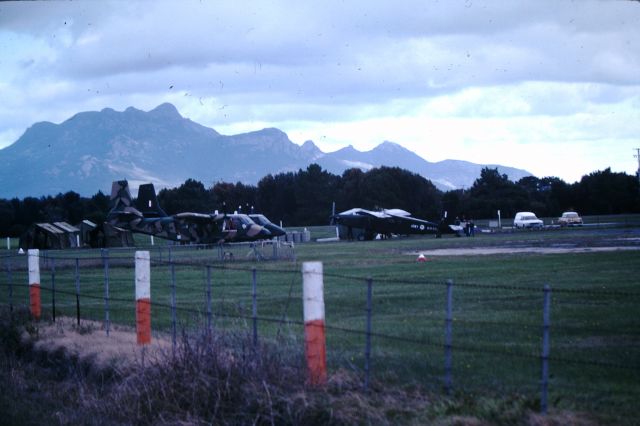 GAF Searchmaster (A18314) - 4 Army Aviation nomads and 2 porters on exercise at Flinders Island, May 1982