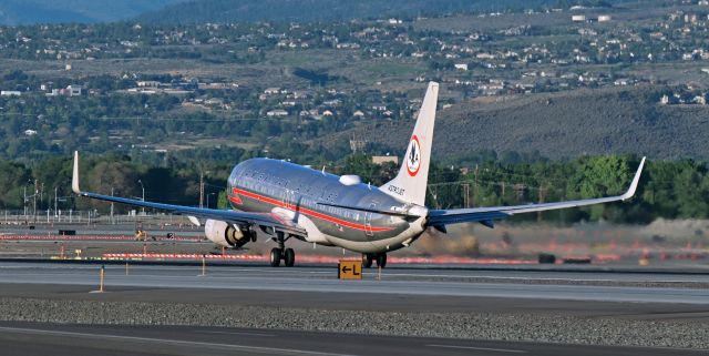 Boeing 737-800 (N905NN) - Sunrise hour departure from 16L.