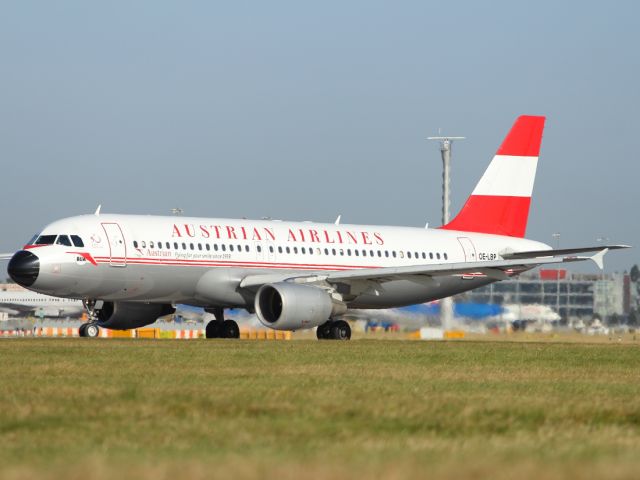 OE-LBP — - An Austrian Airlines A320-200 sporting a Retro Livery lines up on runway 027L at LHR.