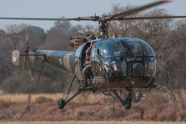 SUD SE-3160 Alouette 3 (ZU-RDJ) - A local company organised an assault simulation for civilians to participate in. Here they are dropped at the LZ to start the "attack". 