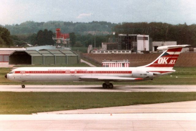 Ilyushin Il-62 (OK-DBE) - Departing rwy 23 on 9-May-88.br /br /With CŠA from Aug-73 to Dec-88.br /Broken up at LKPR.