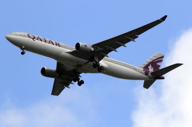 Airbus A330-300 (A7-AEJ)