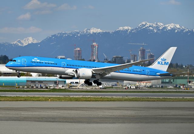 BOEING 787-10 Dreamliner (PH-BKK)