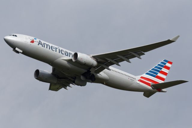 Airbus A330-200 (N282AY) - AAL735 cleans up after departure on the flight back to PHL