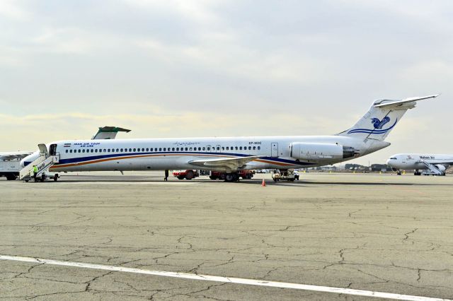 McDonnell Douglas MD-82 (EP-MDC)