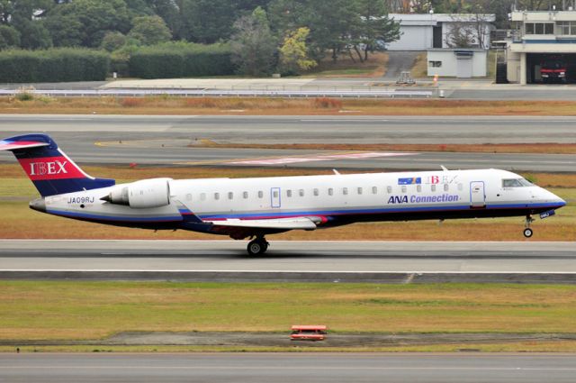 Canadair Regional Jet CRJ-200 (JA09RJ) - Touch down