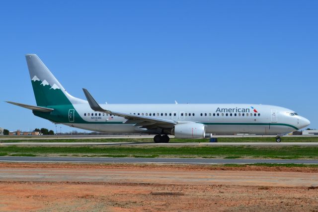 Boeing 737-800 (N916NN) - Reno Air heritage livery taxiing at KCLT - 3/4/18