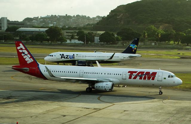 Airbus A321 (PT-MXN) - AIRBUS A.321-231(WL)