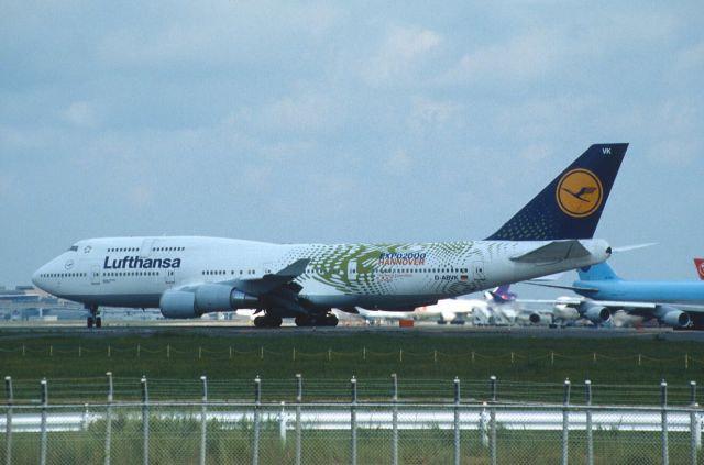 Boeing 747-400 (D-ABVK) - Departure at Narita Intl Airport Rwy34L on 2000/09/21 " Expo 2000 c/s "