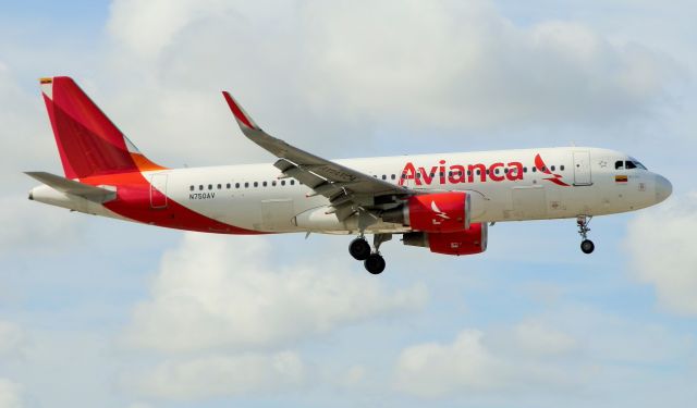 Airbus A320 (N750AV)