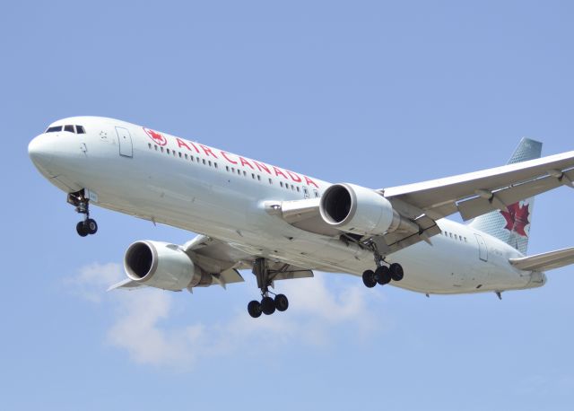 BOEING 767-300 (C-GBZR)