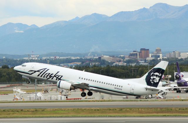 BOEING 737-400 (N765AS)