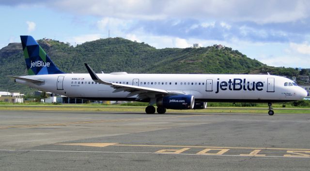 Airbus A321 (N981JB)