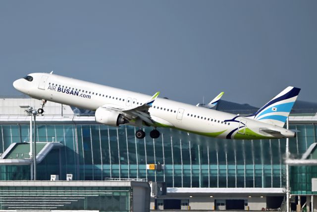 Airbus A321 (HL8526)