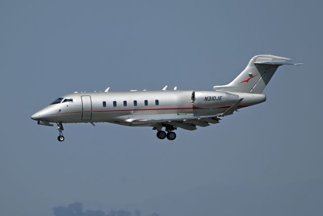 Canadair Challenger 350 (N310JE)
