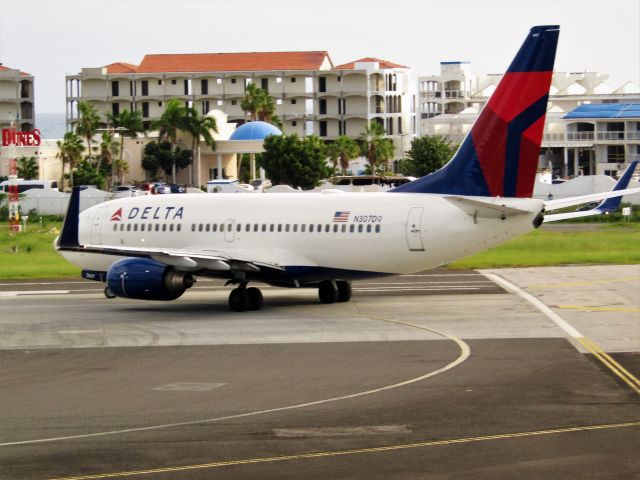 Boeing 737-700 (N307DQ)