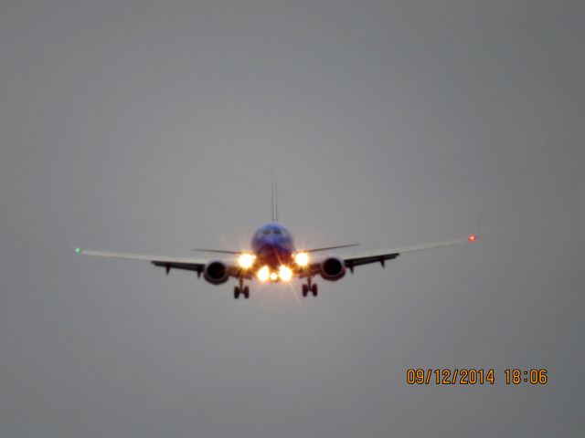 Boeing 737-700 (N901WN) - Southwest flight 556 from Denver to Tulsa on final to runway 36R.