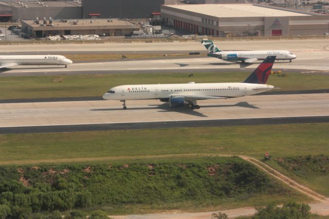 Boeing 757-200 (N683DA)