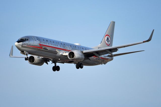 Boeing 737-800 (N905NN)