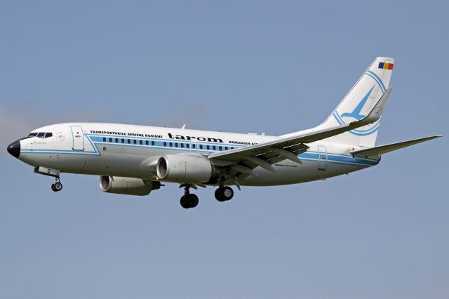 Boeing 737-700 (YR-BGG)