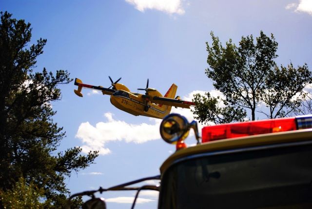 Canadair CL-415 SuperScooper (C-GOGX)