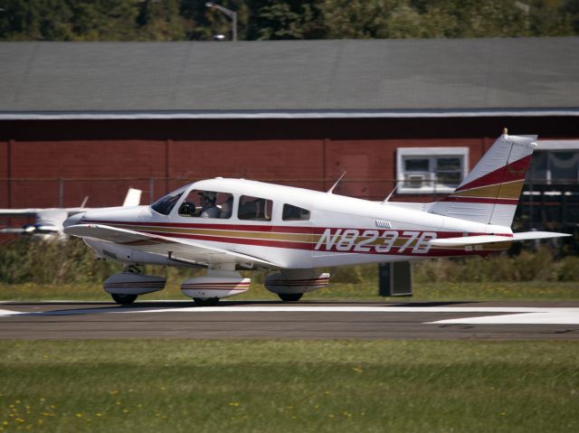 Piper Cherokee (N8237B) - Landing runway 35.