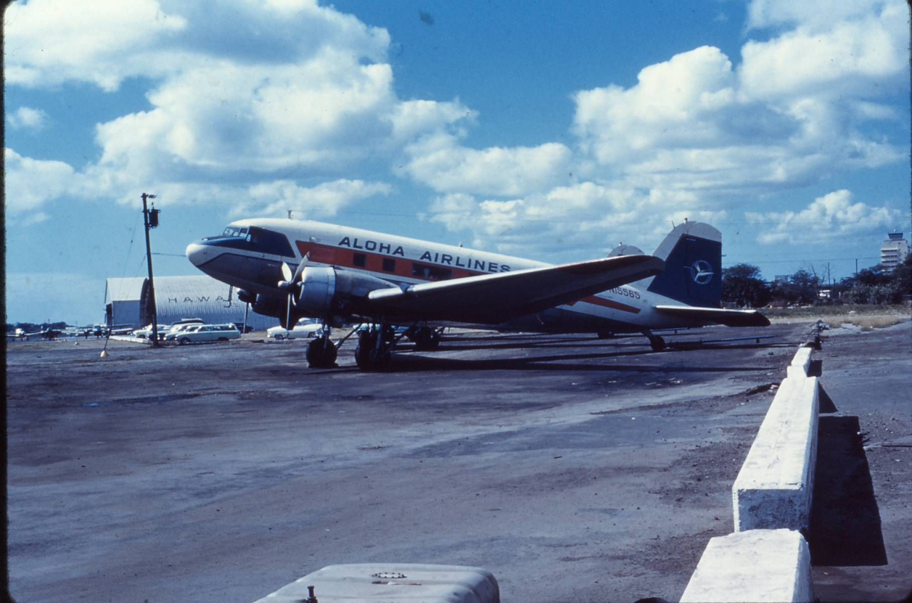 Douglas DC-3 (N15565)