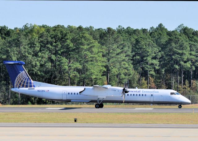 de Havilland Dash 8-400 (N213WQ)