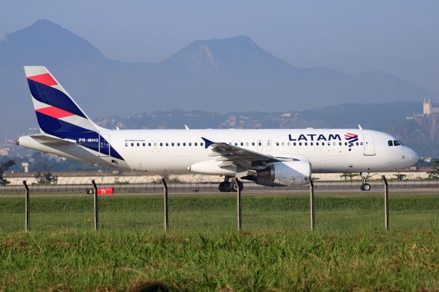 Airbus A320 (PR-MHG)