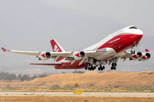 Boeing 747-400 (N744ST)