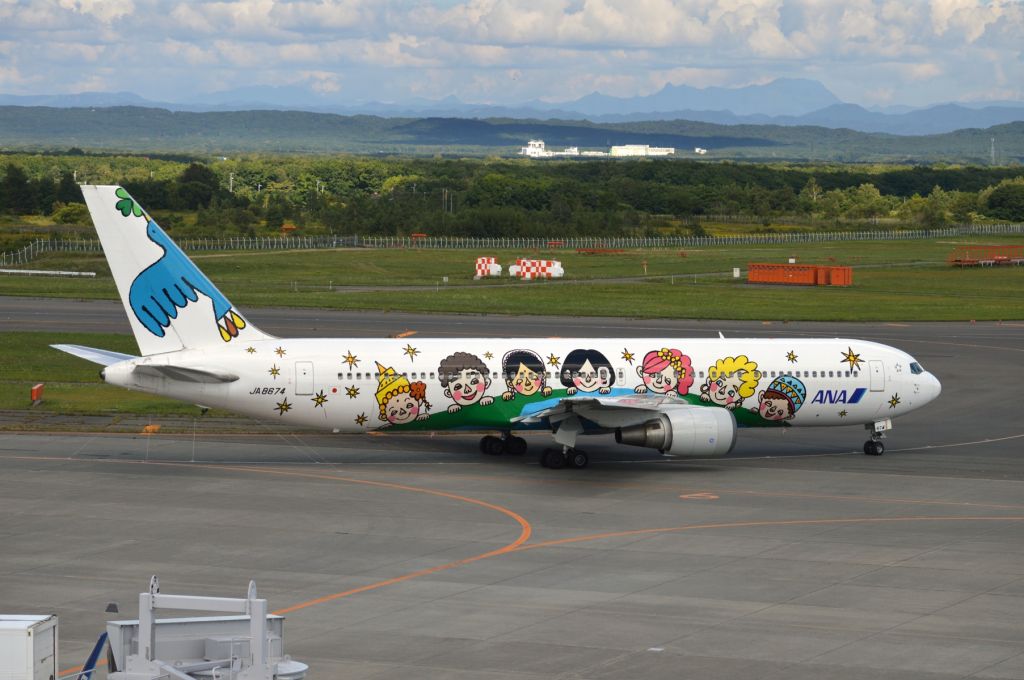 BOEING 767-300 (JA8674) - 2015-09-07