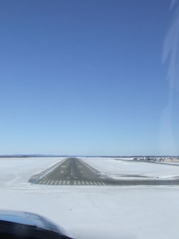 Cessna Skyhawk (C-GWXU) - Short final Rwy 04 - CYSB. Feb 07, 2012.