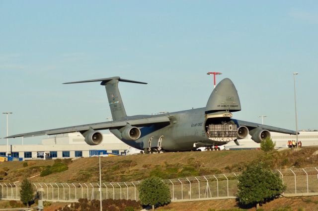 Lockheed C-5 Galaxy (86-0013) - Crew offloading POTUS Obama limo during his visit in Greece.