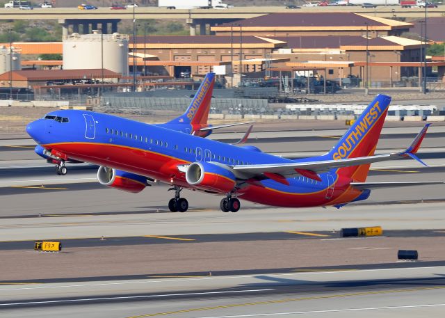 Boeing 737-800 (N8639B)