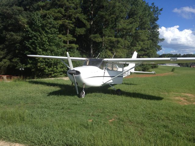 Cessna Skyhawk (N8672U)