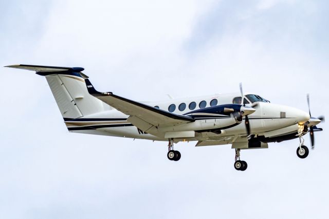 Beechcraft Super King Air 200 (N255BY)